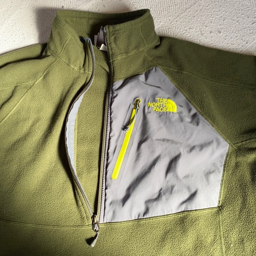 The North Face lightweight fleece jacket. Men’s L